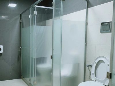 Jual Pasang Partisi Toilet Akrilik 4